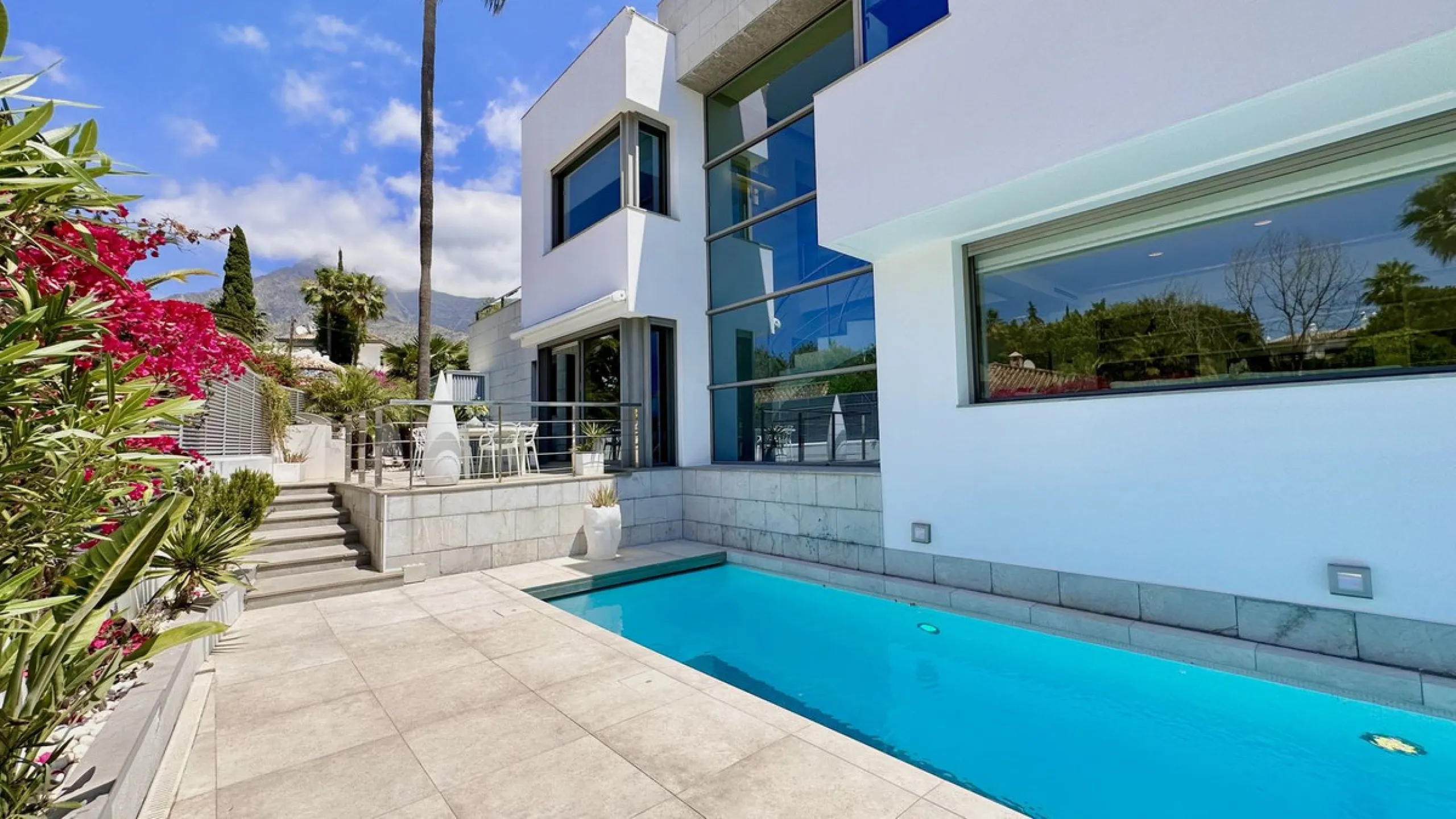 Modern Villa with high quality interior designer in Nagueles Golden Mile.