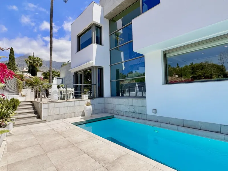 Modern Villa with high quality interior designer in Nagueles Golden Mile.
