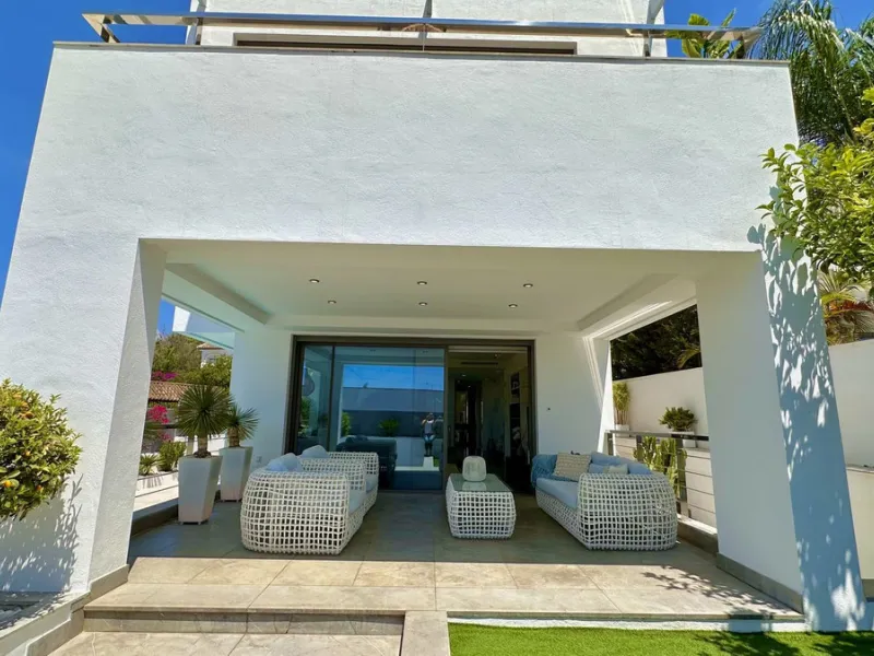 Modern Villa with high quality interior designer in Nagueles Golden Mile.