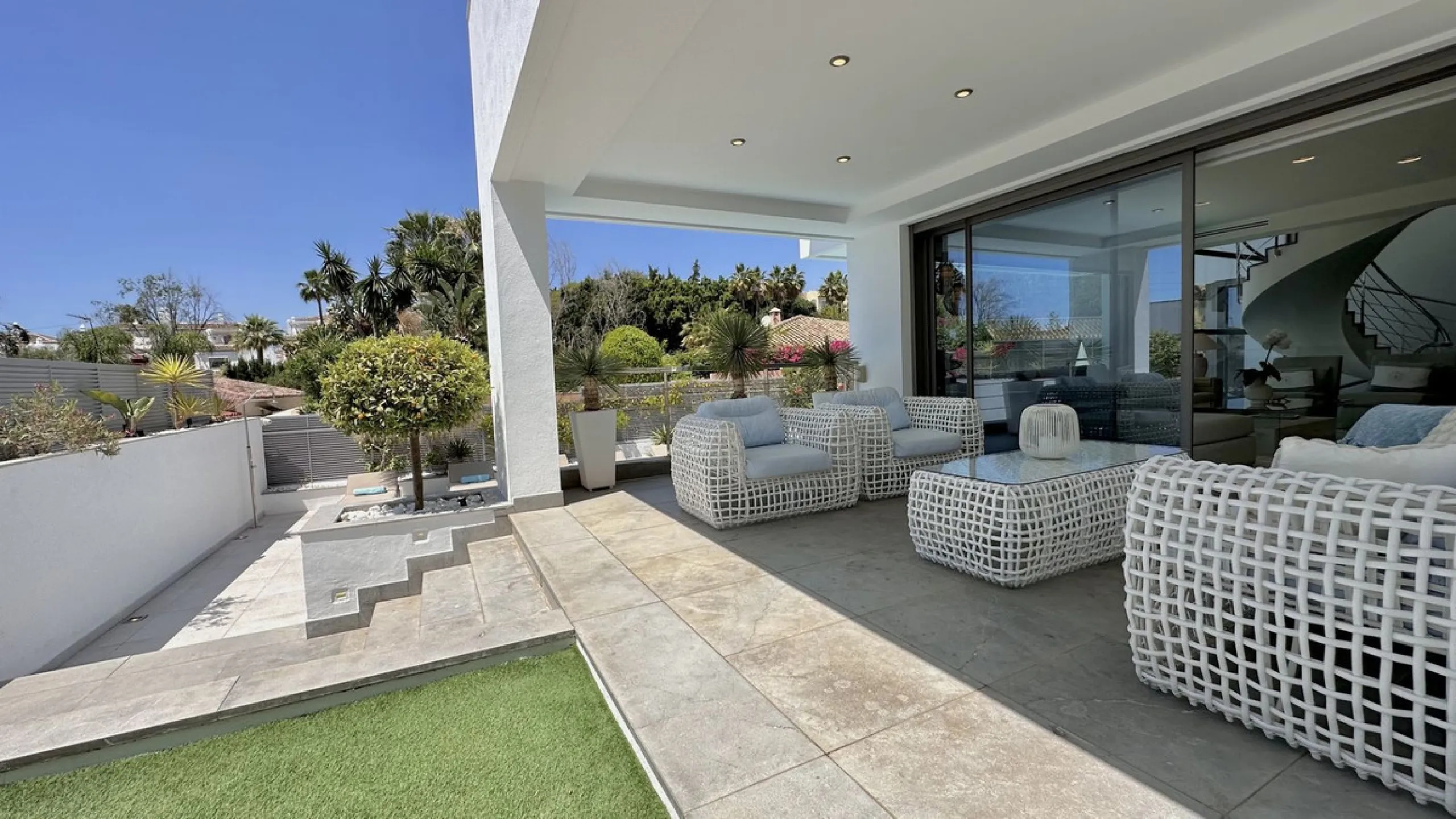 Modern Villa with high quality interior designer in Nagueles Golden Mile.