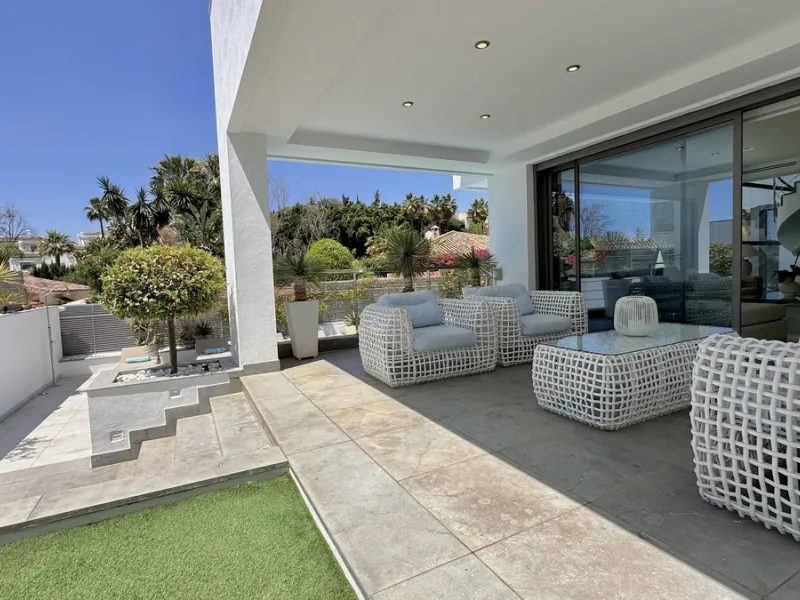 Modern Villa with high quality interior designer in Nagueles Golden Mile.