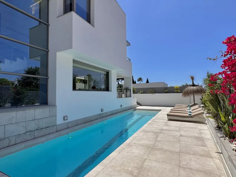 Modern Villa with high quality interior designer in Nagueles Golden Mile.