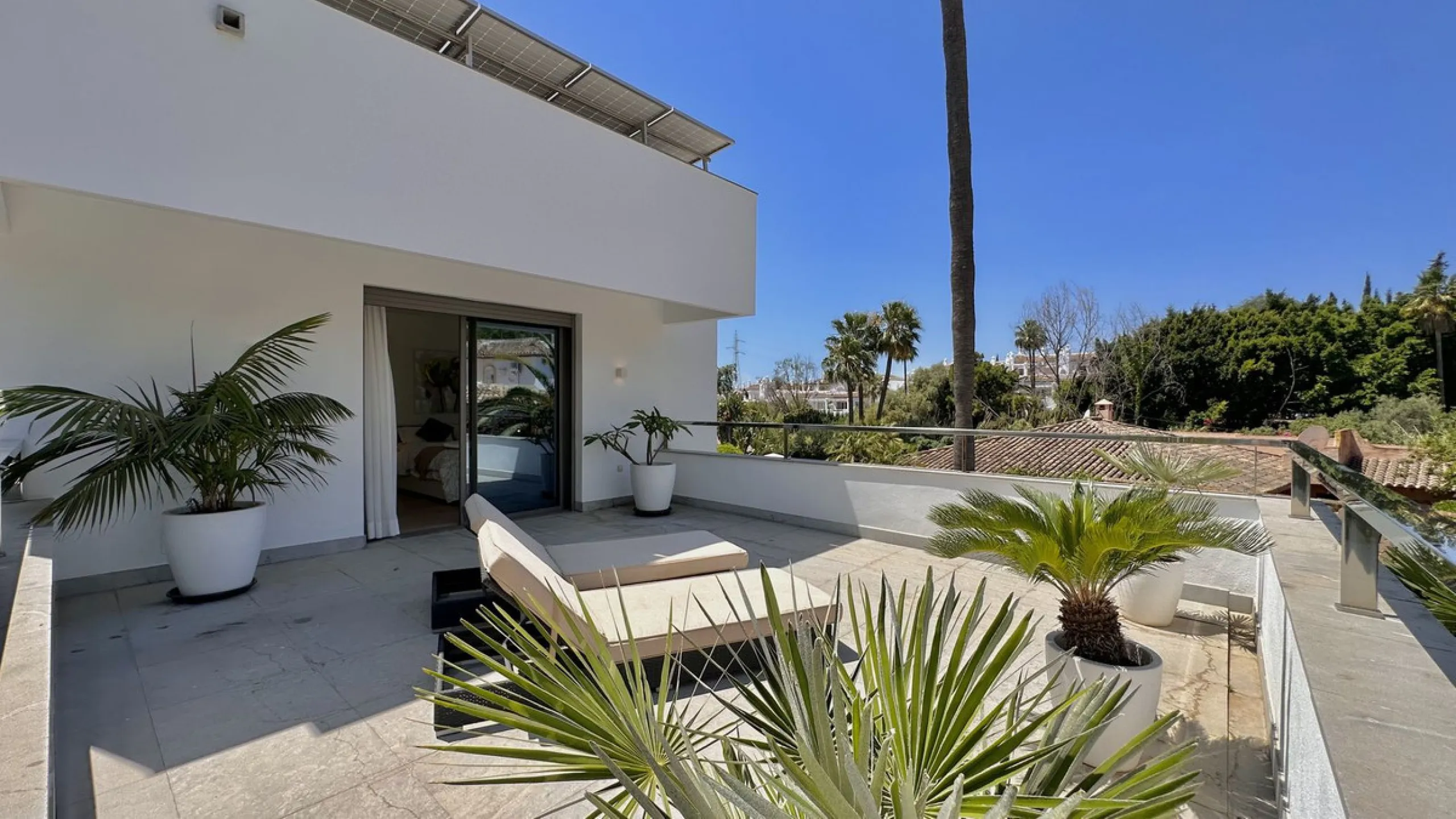 Modern Villa with high quality interior designer in Nagueles Golden Mile.