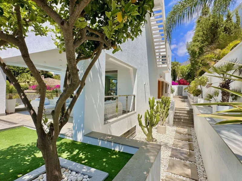 Modern Villa with high quality interior designer in Nagueles Golden Mile.