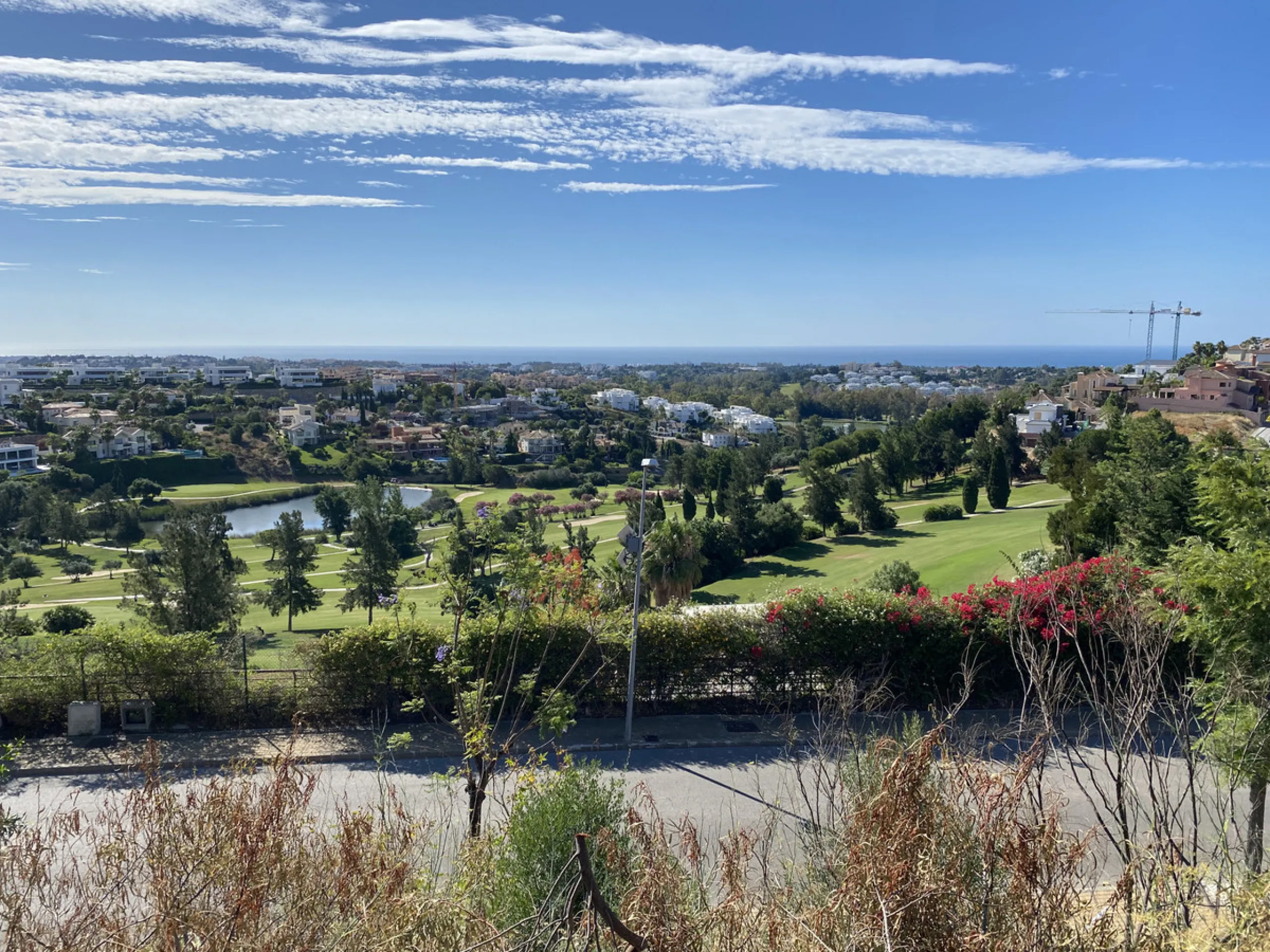 This superb plot of 2,145 m2 is located in La Alqueria, Benahavis and benefits from Panoramic sea views.