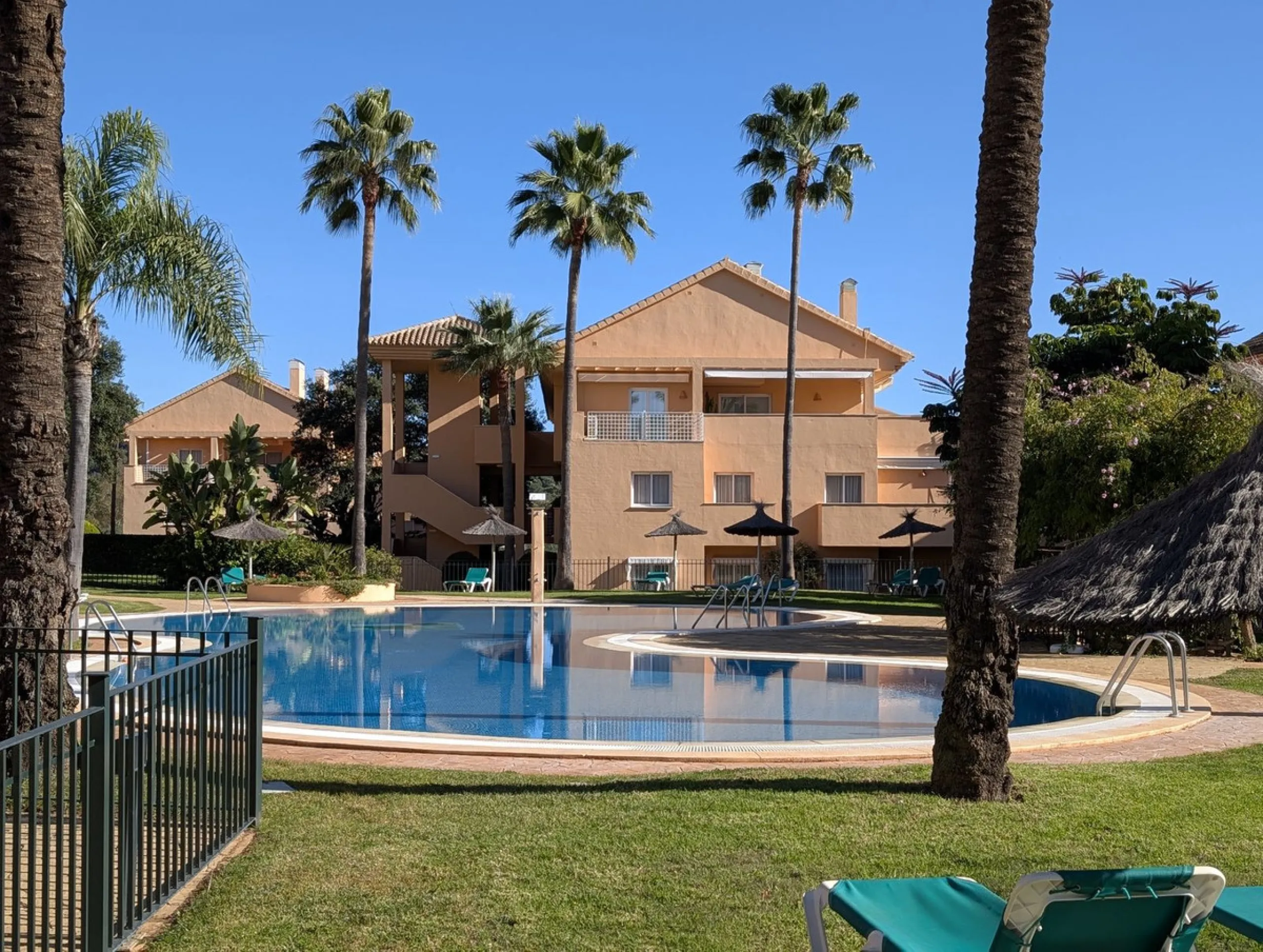 Apartment - Middle Floor Apartment в продаже в Marbella, Málaga. В доме 3 спален и 2 ванных комнат. Площадь дома 162 м²