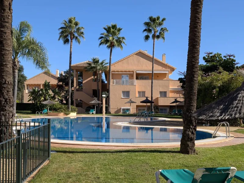Apartment - Middle Floor Apartment в продаже в Marbella, Málaga. В доме 3 спален и 2 ванных комнат. Площадь дома 162 м²