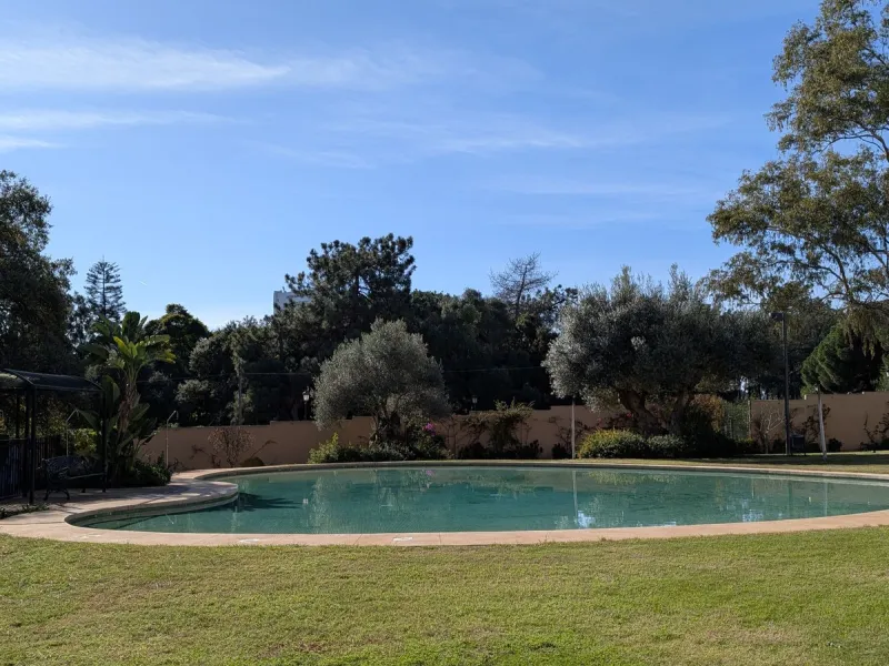Apartment - Middle Floor Apartment в продаже в Marbella, Málaga. В доме 3 спален и 2 ванных комнат. Площадь дома 162 м²