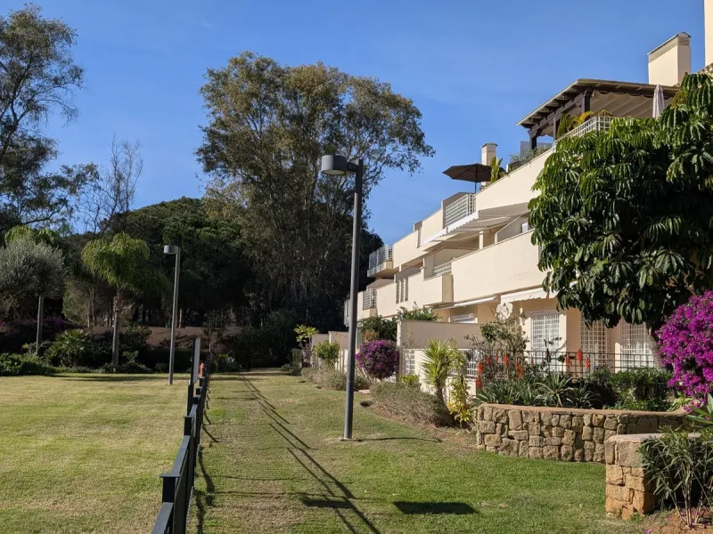 Apartment - Middle Floor Apartment в продаже в Marbella, Málaga. В доме 3 спален и 2 ванных комнат. Площадь дома 162 м²