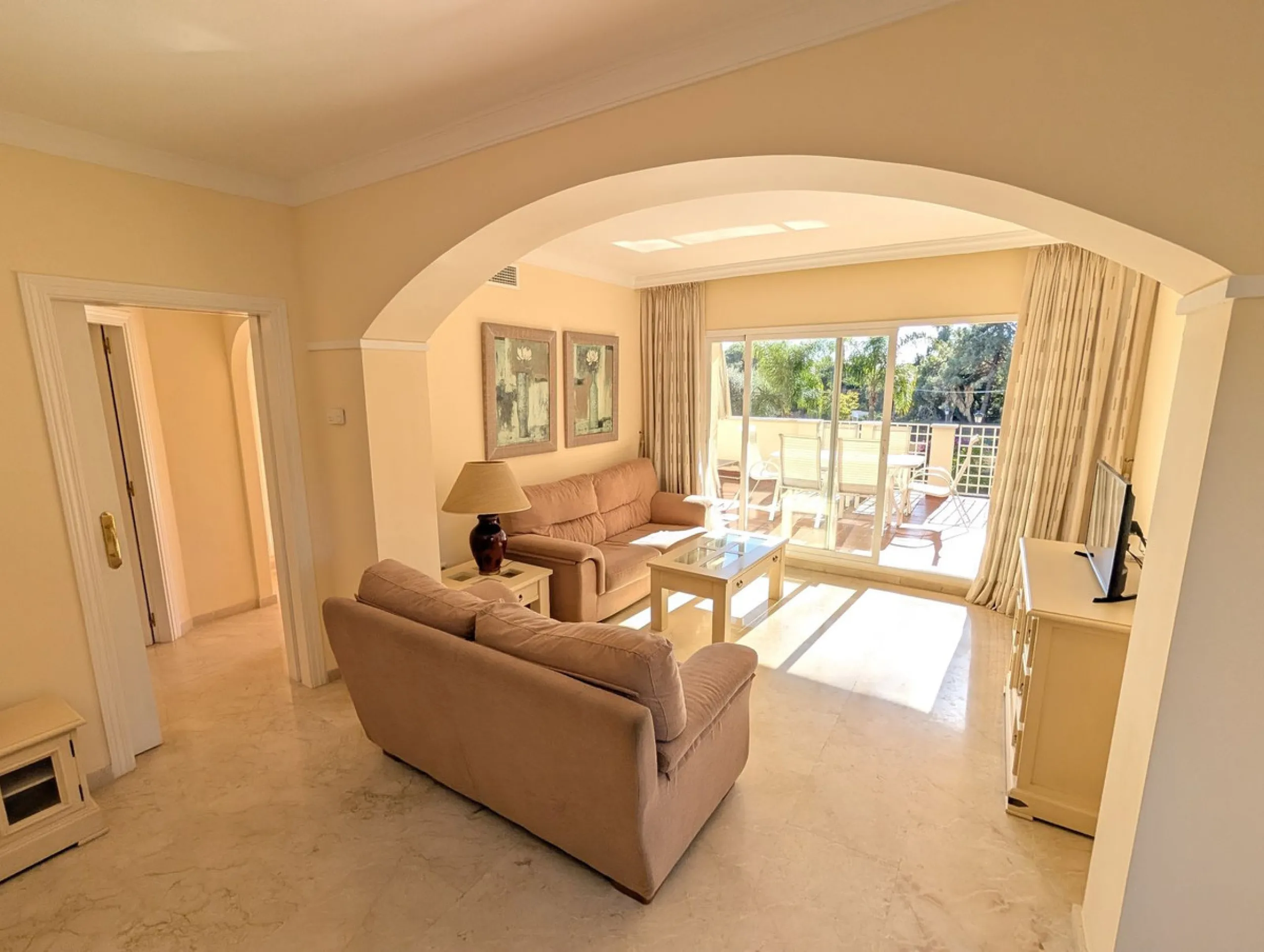 Apartment - Middle Floor Apartment в продаже в Marbella, Málaga. В доме 3 спален и 2 ванных комнат. Площадь дома 162 м²