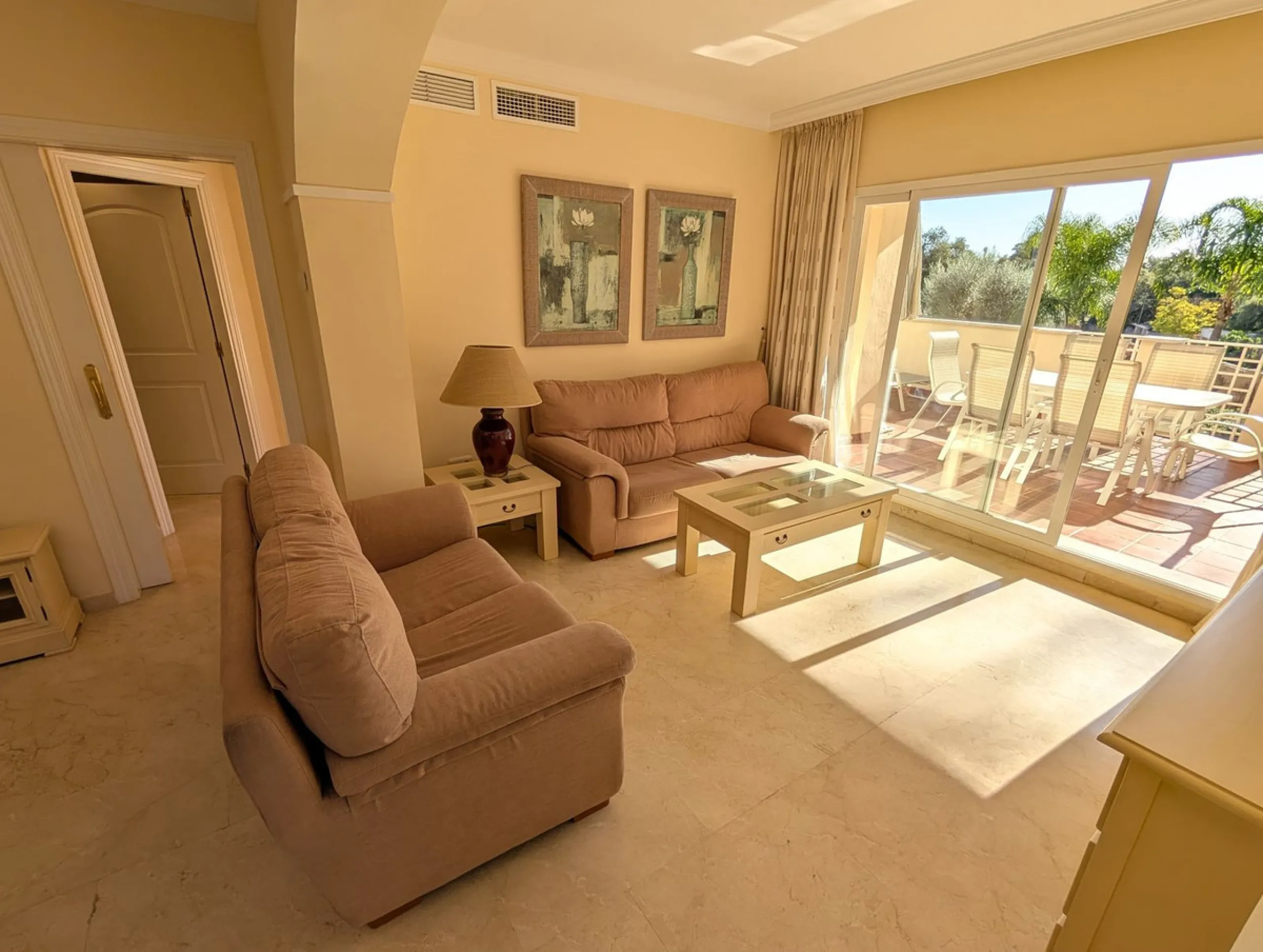 Apartment - Middle Floor Apartment в продаже в Marbella, Málaga. В доме 3 спален и 2 ванных комнат. Площадь дома 162 м²