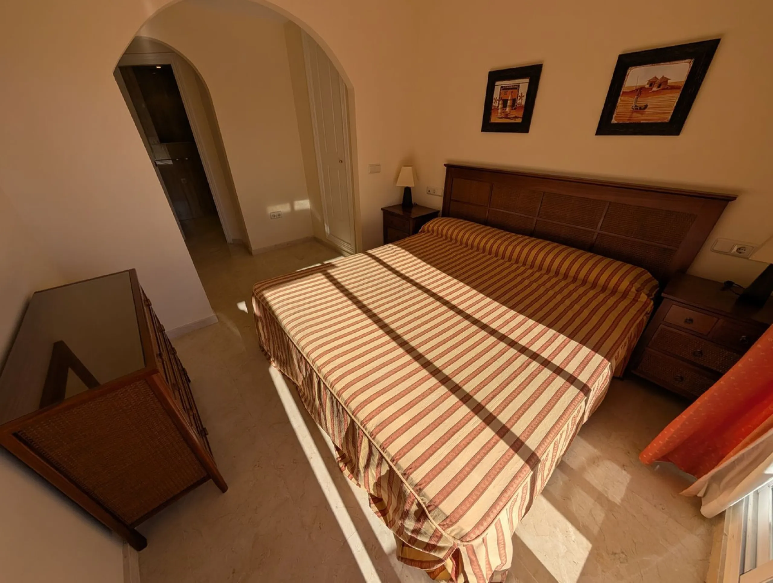 Apartment - Middle Floor Apartment в продаже в Marbella, Málaga. В доме 3 спален и 2 ванных комнат. Площадь дома 162 м²