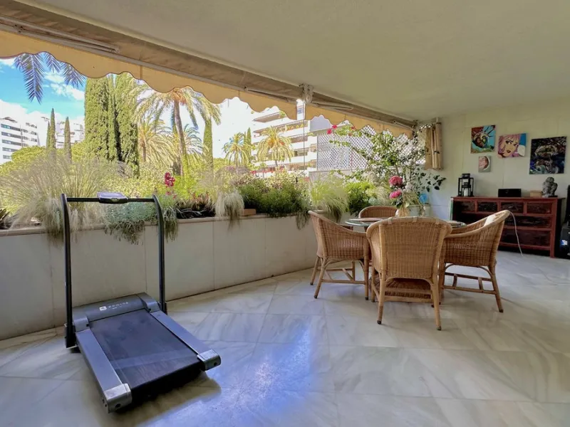 Apartment - Middle Floor Apartment в продаже в Marbella, Málaga. В доме 3 спален и 3 ванных комнат. Площадь дома 190 м²