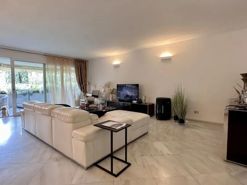 Apartment - Middle Floor Apartment в продаже в Marbella, Málaga. В доме 3 спален и 3 ванных комнат. Площадь дома 190 м²