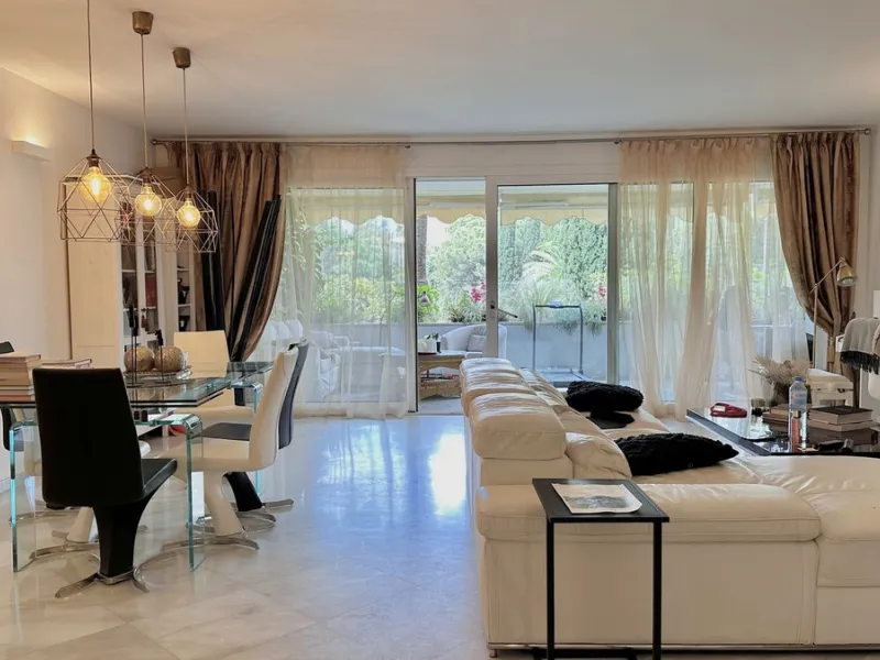 Apartment - Middle Floor Apartment в продаже в Marbella, Málaga. В доме 3 спален и 3 ванных комнат. Площадь дома 190 м²