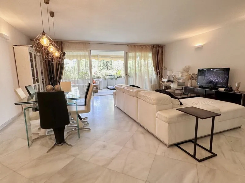 Apartment - Middle Floor Apartment в продаже в Marbella, Málaga. В доме 3 спален и 3 ванных комнат. Площадь дома 190 м²