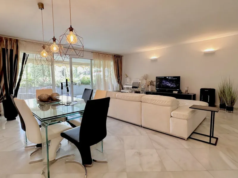 Apartment - Middle Floor Apartment в продаже в Marbella, Málaga. В доме 3 спален и 3 ванных комнат. Площадь дома 190 м²