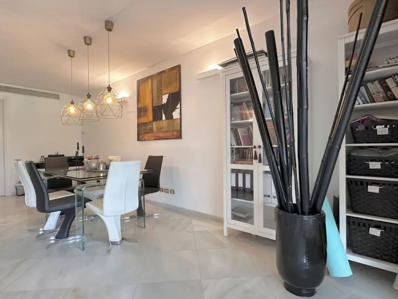 Apartment - Middle Floor Apartment в продаже в Marbella, Málaga. В доме 3 спален и 3 ванных комнат. Площадь дома 190 м²