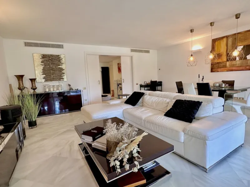 Apartment - Middle Floor Apartment в продаже в Marbella, Málaga. В доме 3 спален и 3 ванных комнат. Площадь дома 190 м²