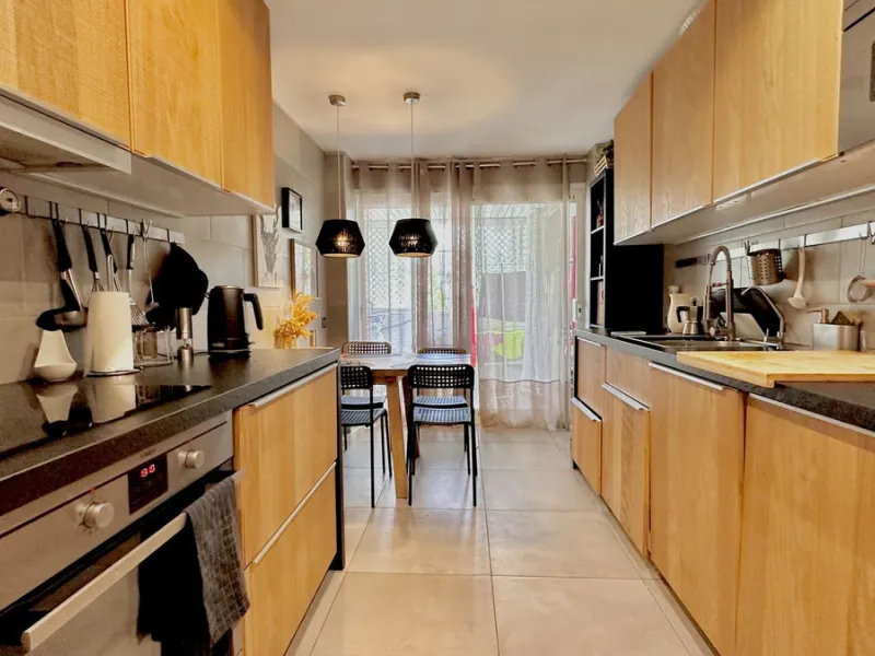 Apartment - Middle Floor Apartment в продаже в Marbella, Málaga. В доме 3 спален и 3 ванных комнат. Площадь дома 190 м²
