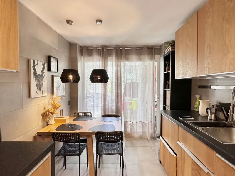 Apartment - Middle Floor Apartment в продаже в Marbella, Málaga. В доме 3 спален и 3 ванных комнат. Площадь дома 190 м²