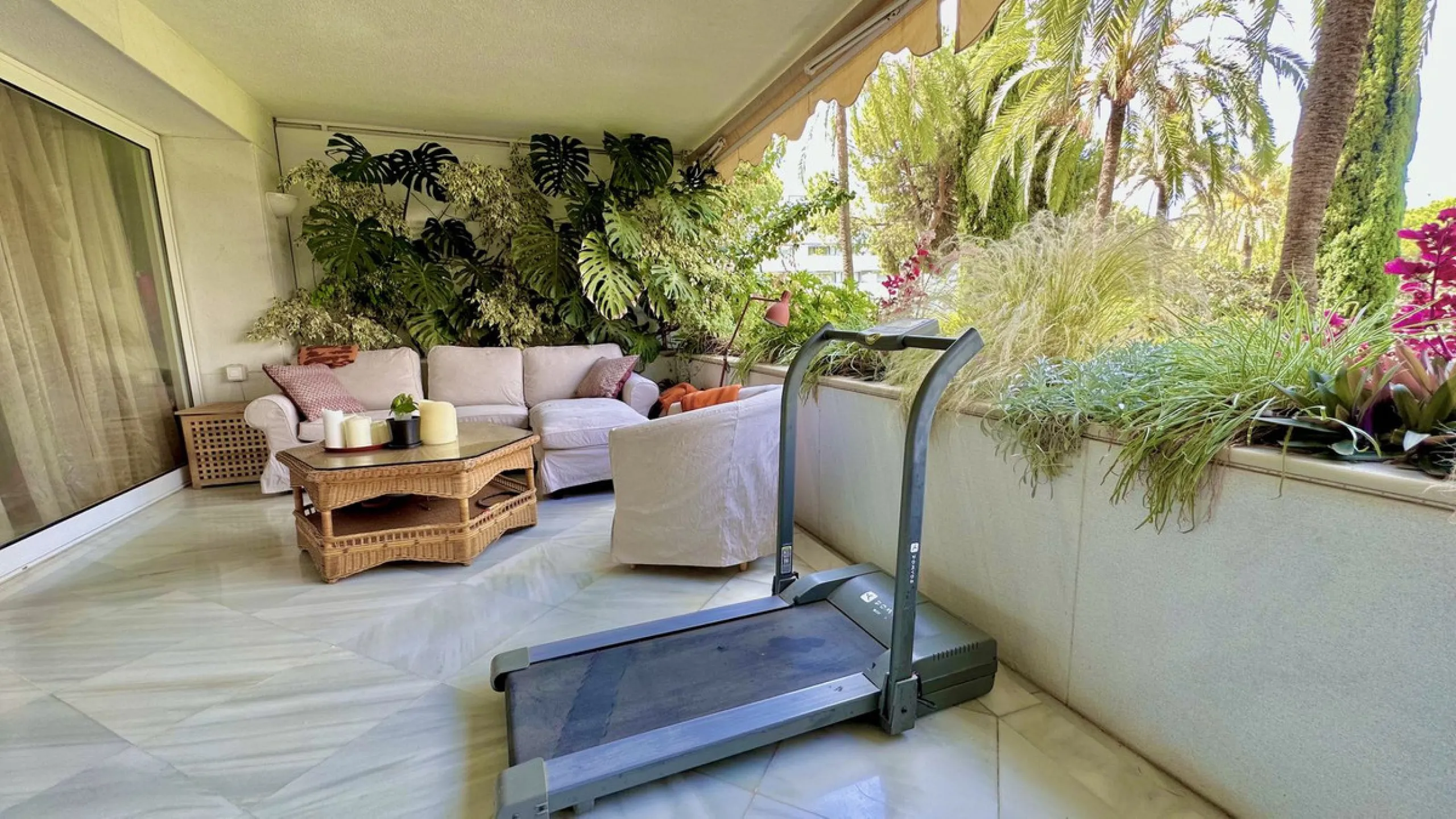 Apartment - Middle Floor Apartment в продаже в Marbella, Málaga. В доме 3 спален и 3 ванных комнат. Площадь дома 190 м²