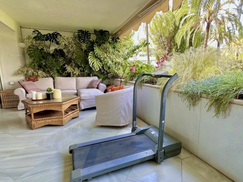 Apartment - Middle Floor Apartment в продаже в Marbella, Málaga. В доме 3 спален и 3 ванных комнат. Площадь дома 190 м²