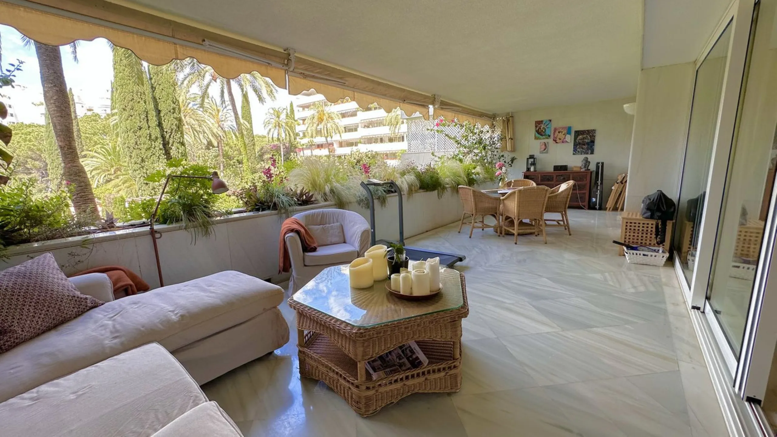 Apartment - Middle Floor Apartment в продаже в Marbella, Málaga. В доме 3 спален и 3 ванных комнат. Площадь дома 190 м²