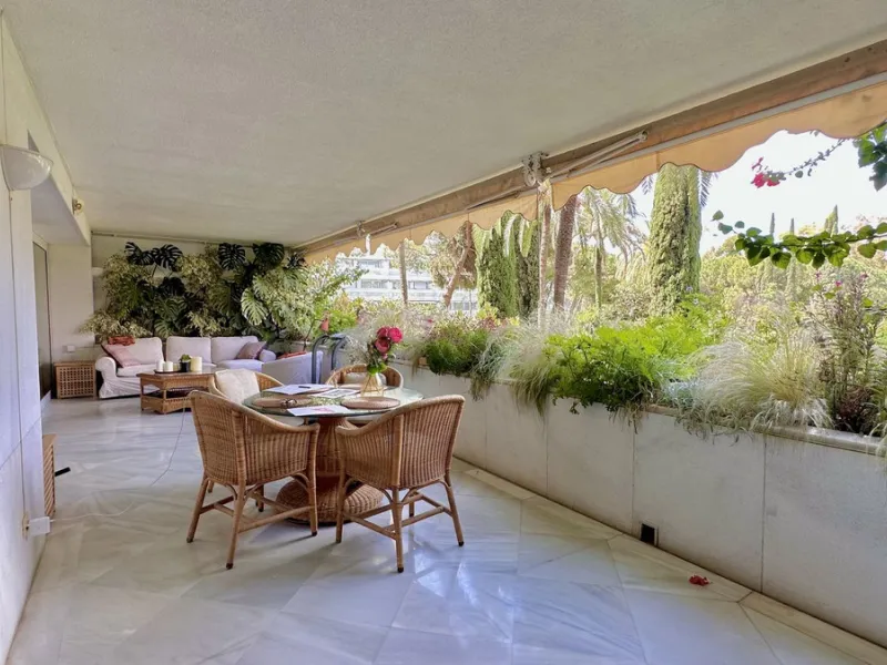Apartment - Middle Floor Apartment в продаже в Marbella, Málaga. В доме 3 спален и 3 ванных комнат. Площадь дома 190 м²
