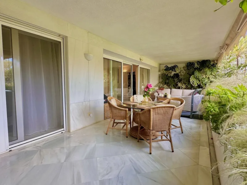 Apartment - Middle Floor Apartment в продаже в Marbella, Málaga. В доме 3 спален и 3 ванных комнат. Площадь дома 190 м²