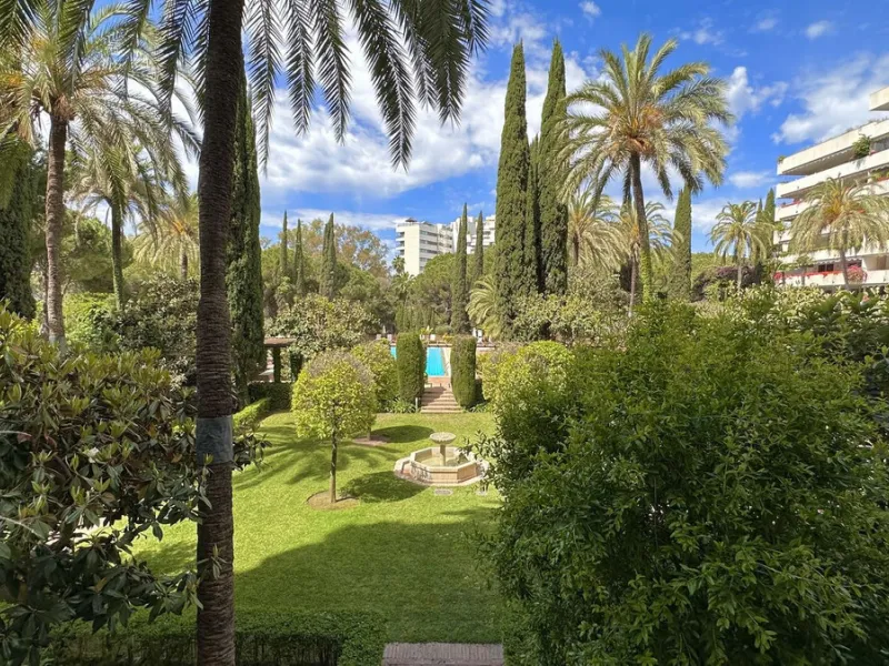 Apartment - Middle Floor Apartment в продаже в Marbella, Málaga. В доме 3 спален и 3 ванных комнат. Площадь дома 190 м²