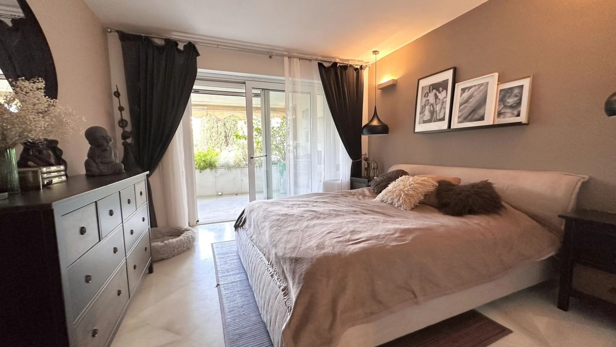 Apartment - Middle Floor Apartment в продаже в Marbella, Málaga. В доме 3 спален и 3 ванных комнат. Площадь дома 190 м²