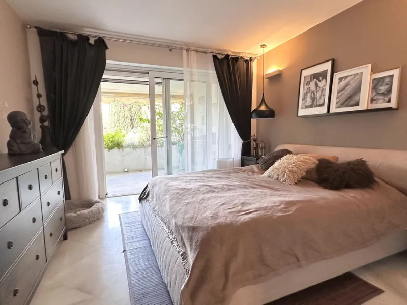 Apartment - Middle Floor Apartment в продаже в Marbella, Málaga. В доме 3 спален и 3 ванных комнат. Площадь дома 190 м²