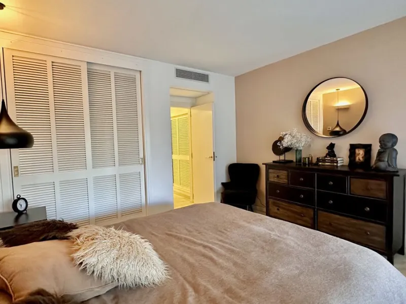 Apartment - Middle Floor Apartment в продаже в Marbella, Málaga. В доме 3 спален и 3 ванных комнат. Площадь дома 190 м²