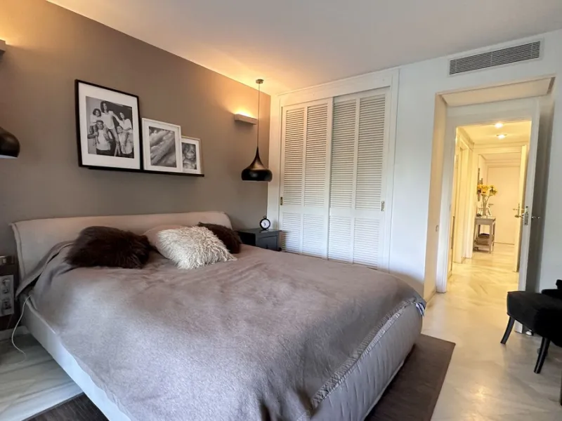 Apartment - Middle Floor Apartment в продаже в Marbella, Málaga. В доме 3 спален и 3 ванных комнат. Площадь дома 190 м²