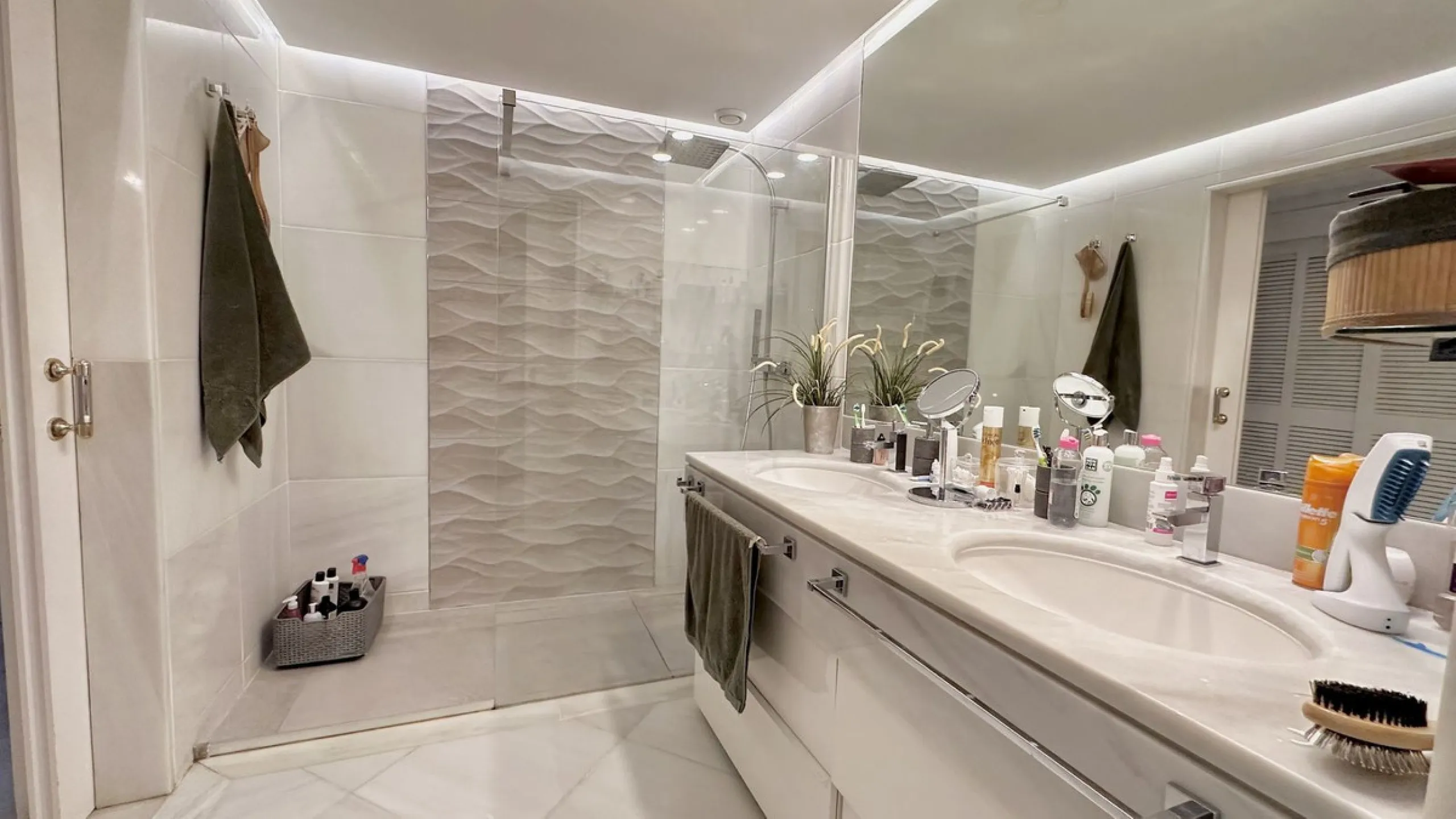 Apartment - Middle Floor Apartment в продаже в Marbella, Málaga. В доме 3 спален и 3 ванных комнат. Площадь дома 190 м²
