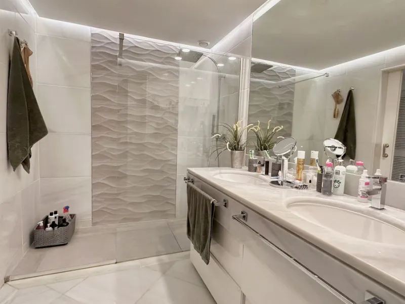 Apartment - Middle Floor Apartment в продаже в Marbella, Málaga. В доме 3 спален и 3 ванных комнат. Площадь дома 190 м²