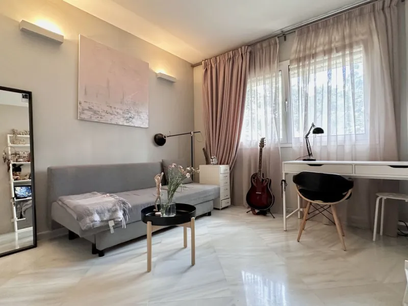 Apartment - Middle Floor Apartment в продаже в Marbella, Málaga. В доме 3 спален и 3 ванных комнат. Площадь дома 190 м²