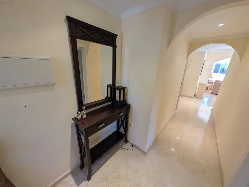 Apartment - Middle Floor Apartment в продаже в Marbella, Málaga. В доме 3 спален и 2 ванных комнат. Площадь дома 162 м²