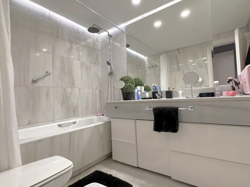Apartment - Middle Floor Apartment в продаже в Marbella, Málaga. В доме 3 спален и 3 ванных комнат. Площадь дома 190 м²