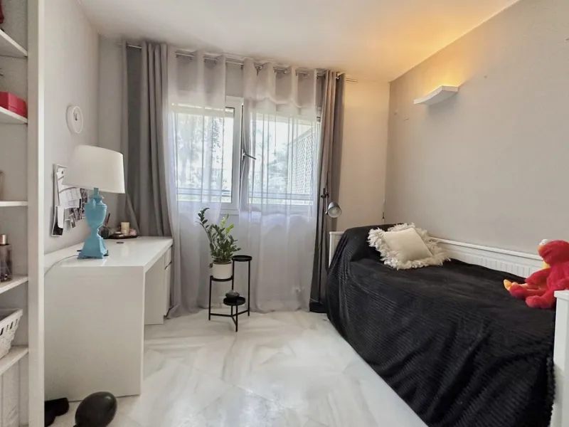 Apartment - Middle Floor Apartment в продаже в Marbella, Málaga. В доме 3 спален и 3 ванных комнат. Площадь дома 190 м²