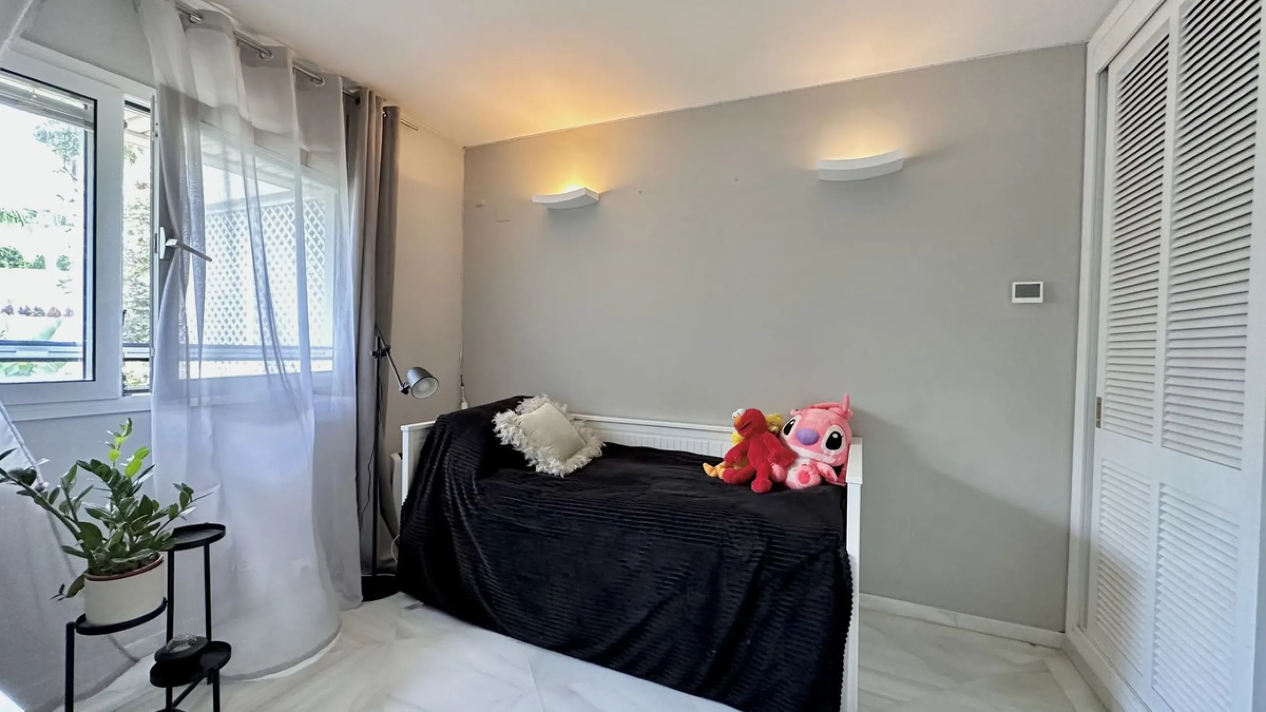 Apartment - Middle Floor Apartment в продаже в Marbella, Málaga. В доме 3 спален и 3 ванных комнат. Площадь дома 190 м²