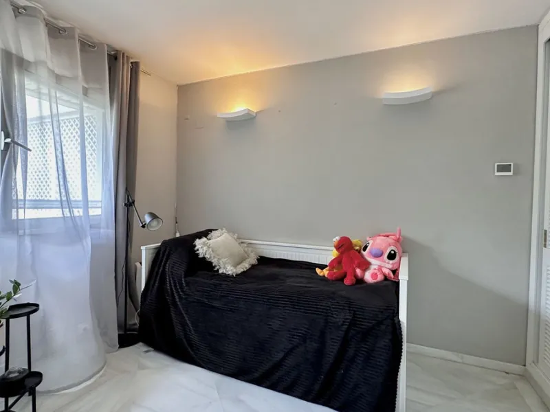 Apartment - Middle Floor Apartment в продаже в Marbella, Málaga. В доме 3 спален и 3 ванных комнат. Площадь дома 190 м²