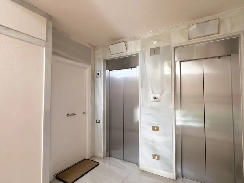 Apartment - Middle Floor Apartment в продаже в Marbella, Málaga. В доме 3 спален и 3 ванных комнат. Площадь дома 190 м²