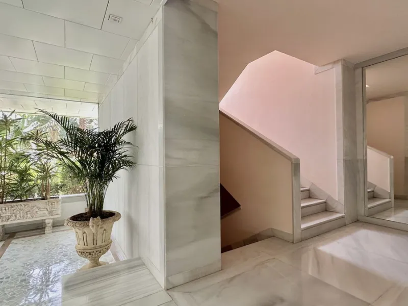 Apartment - Middle Floor Apartment в продаже в Marbella, Málaga. В доме 3 спален и 3 ванных комнат. Площадь дома 190 м²