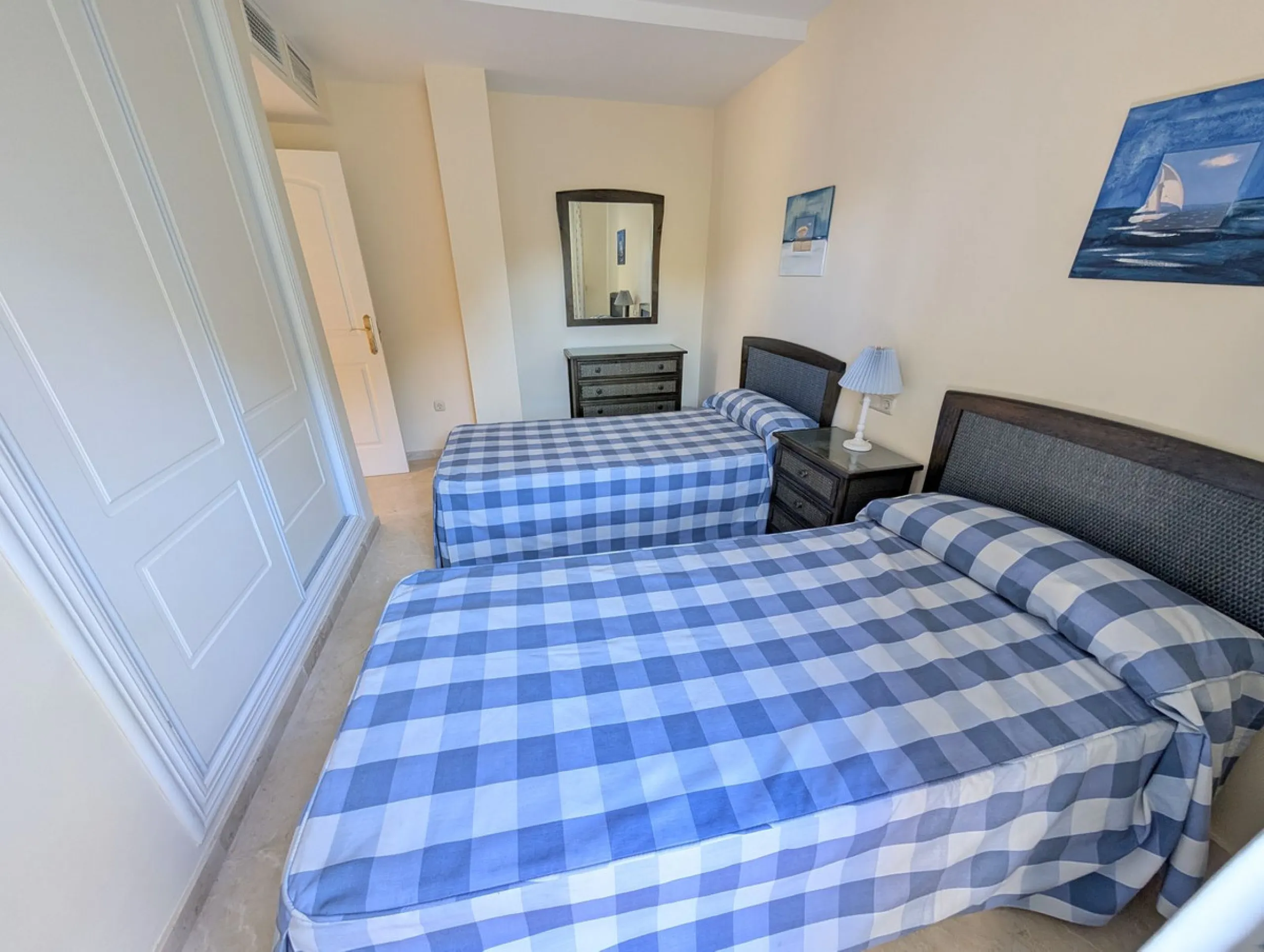 Apartment - Middle Floor Apartment в продаже в Marbella, Málaga. В доме 3 спален и 2 ванных комнат. Площадь дома 162 м²