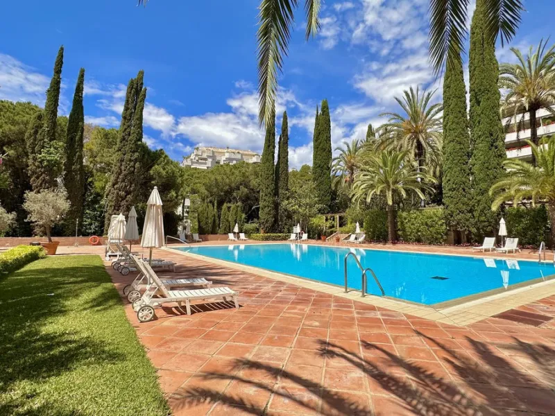 Apartment - Middle Floor Apartment в продаже в Marbella, Málaga. В доме 3 спален и 3 ванных комнат. Площадь дома 190 м²