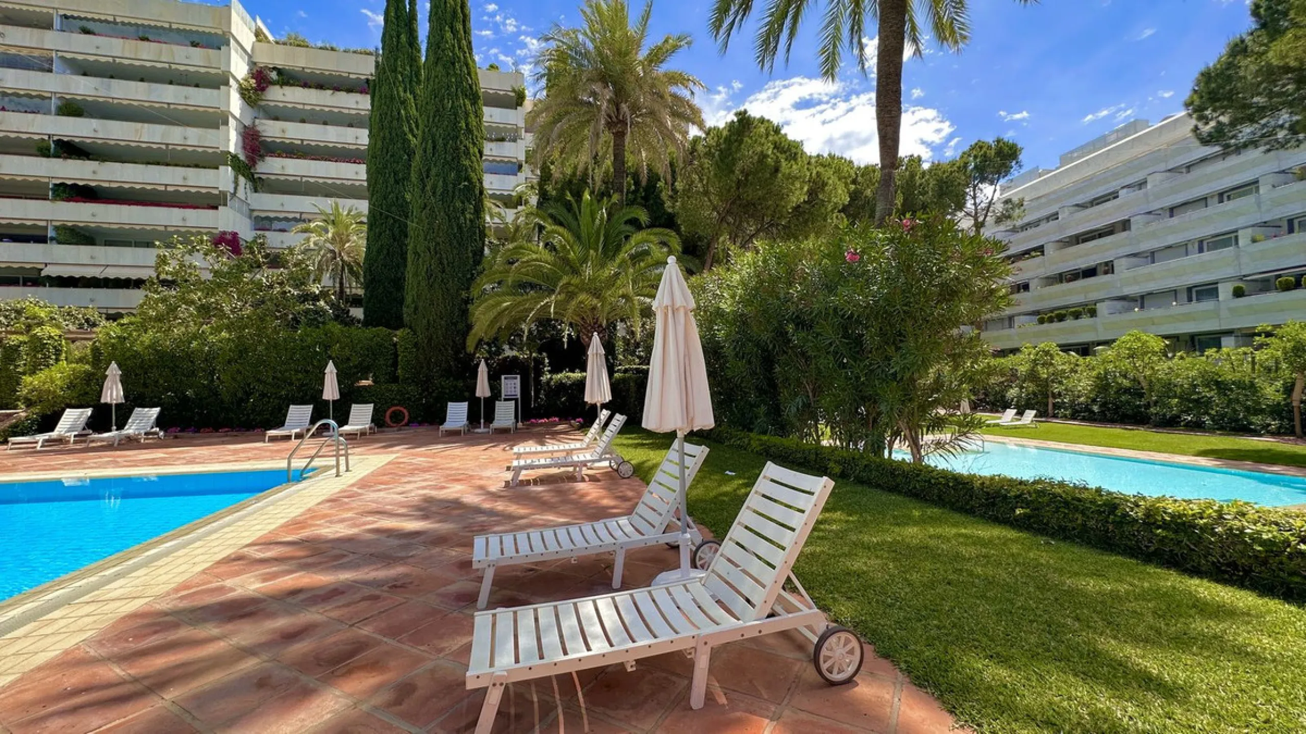 Apartment - Middle Floor Apartment в продаже в Marbella, Málaga. В доме 3 спален и 3 ванных комнат. Площадь дома 190 м²
