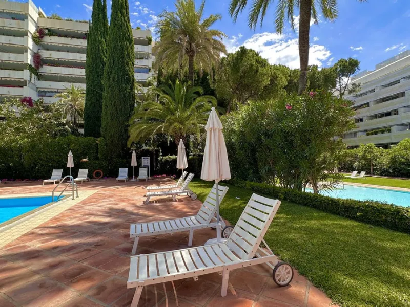 Apartment - Middle Floor Apartment в продаже в Marbella, Málaga. В доме 3 спален и 3 ванных комнат. Площадь дома 190 м²