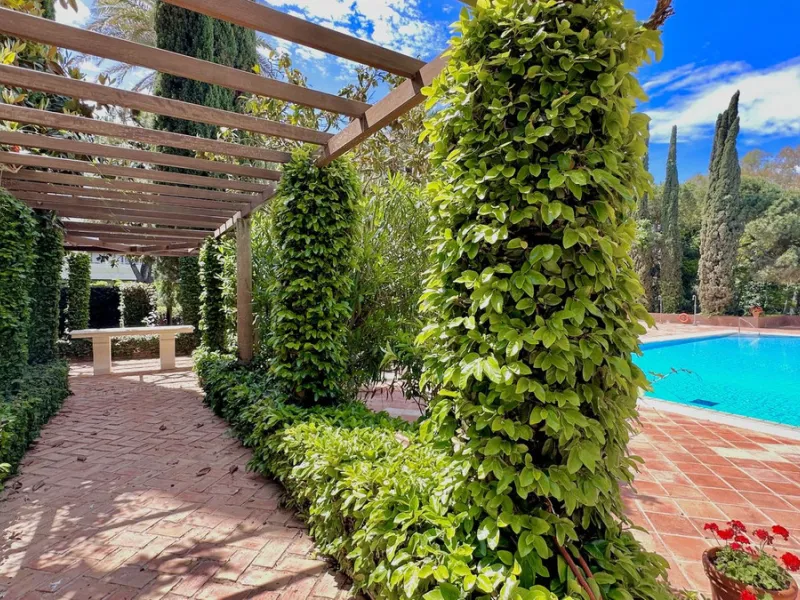 Apartment - Middle Floor Apartment в продаже в Marbella, Málaga. В доме 3 спален и 3 ванных комнат. Площадь дома 190 м²